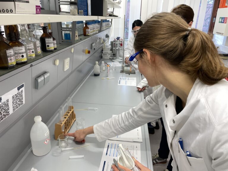 Jahresauftakt des Chemielehrkräfte-Fortbildungszentrums